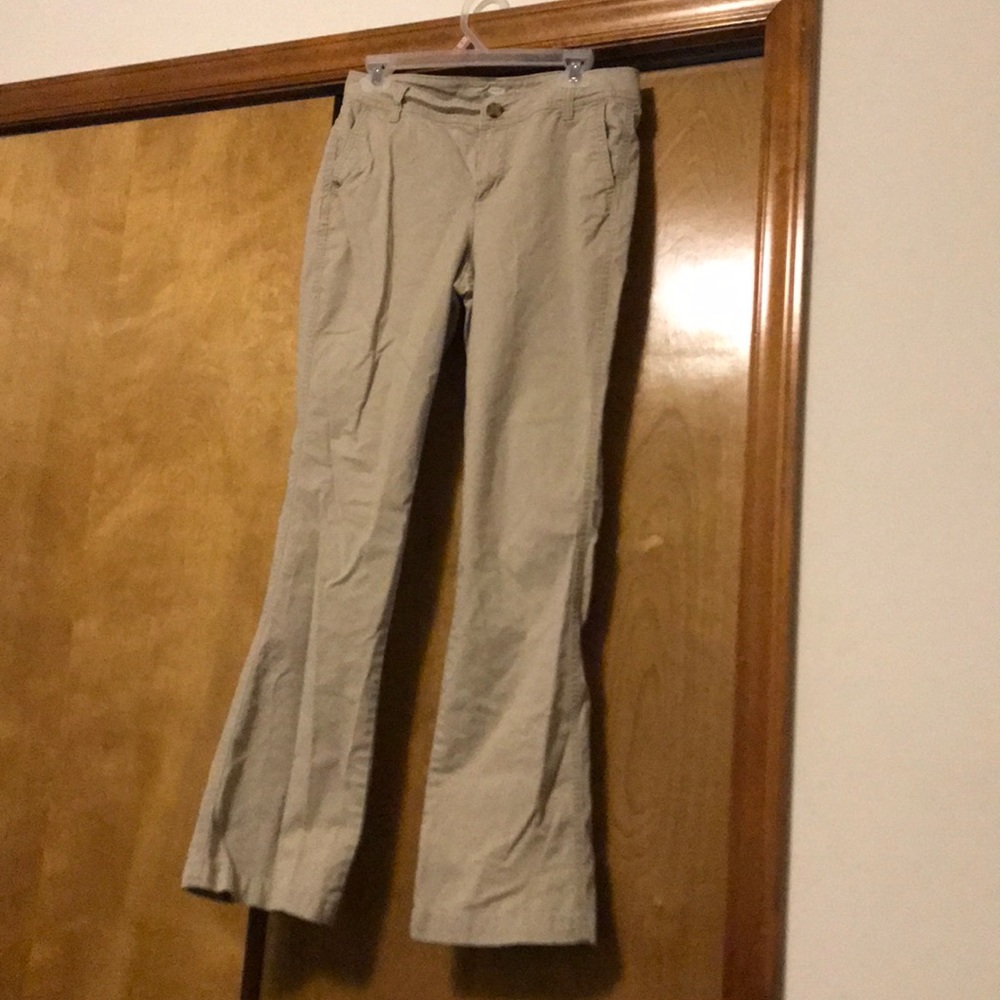 Old navy size 6 khaki pants